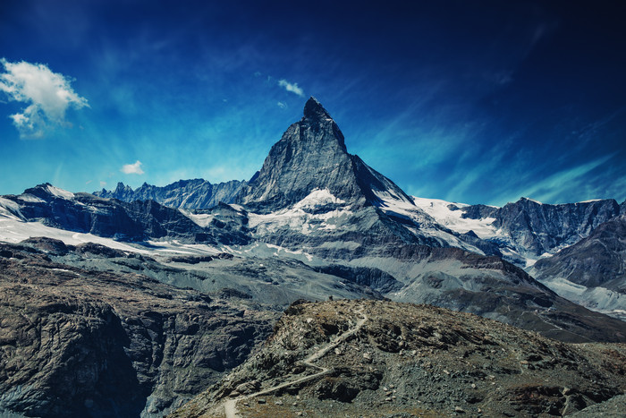 阿尔卑斯山脉风景摄影图