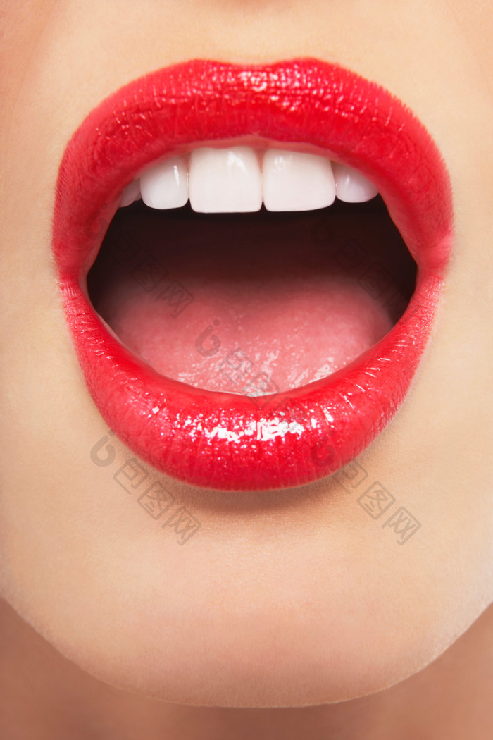 张开嘴巴的红唇摄影图