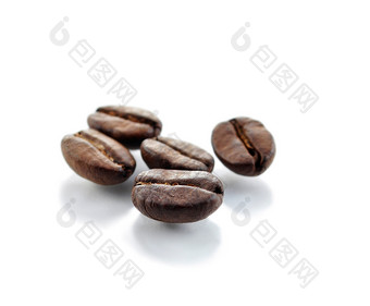 简约几个咖啡豆摄影图