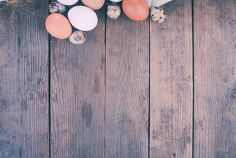 木板上的各种蛋摄影图