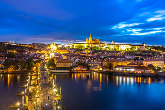 布拉格海边城市夜景