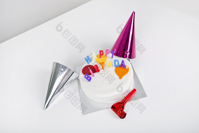 简约风一个生日蛋糕摄影图