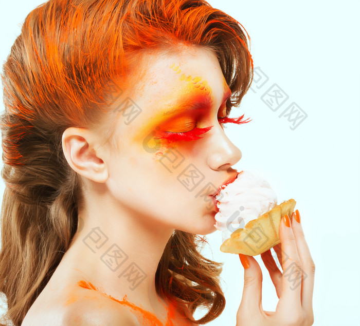 热烈的蛋糕甜蜜的色彩图片摄影图