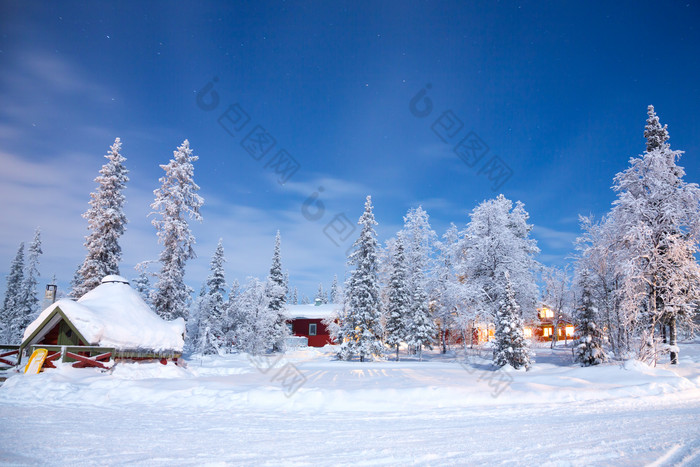 蓝色调雪地美景摄影图