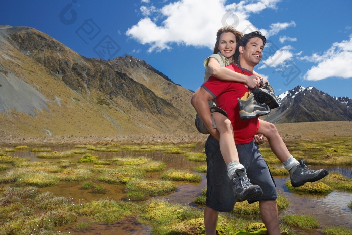 旅行背着的夫妻
