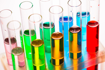 化学试管中的彩色液体