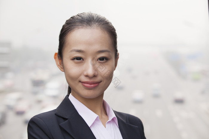 微笑的职业装女人图片