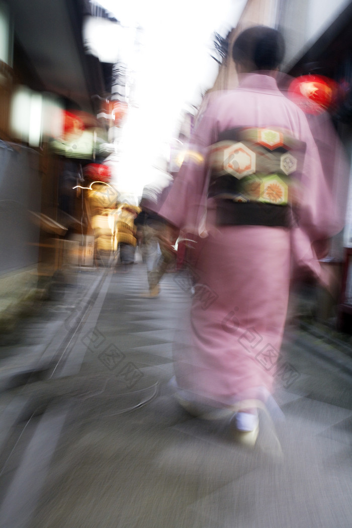暗色调朦胧的日本女人摄影图