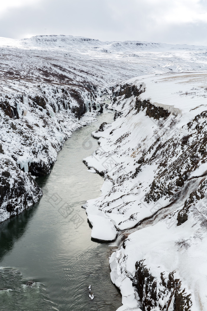 冬季雪山冰河摄影图
