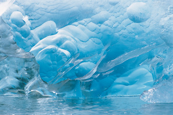 蓝色调梦幻冰层摄影图