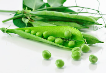 绿色调青豌豆摄影图