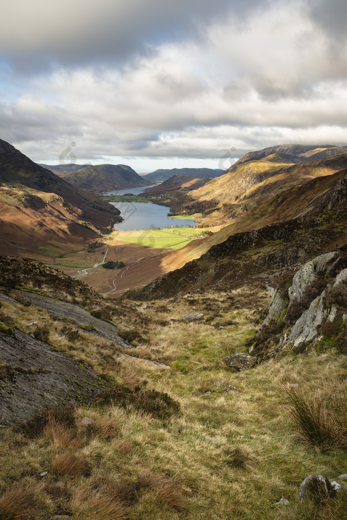 英格兰秋天山谷的风景