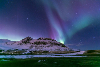 冰岛冬季美丽景色北极光