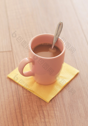 杯垫上的咖啡<strong>饮品</strong>
