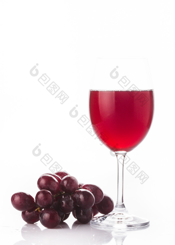 简约一杯葡萄酒摄影图