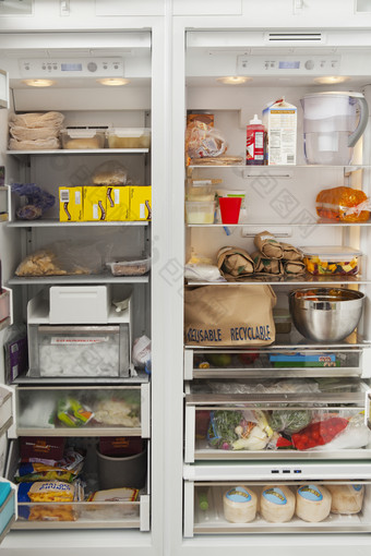 冰箱里的食物摄影图