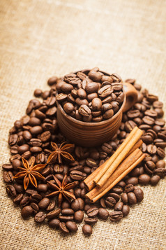 咖啡豆和调料摄影图