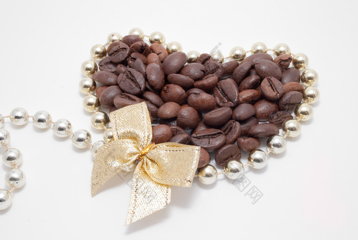 心形咖啡豆摄影图