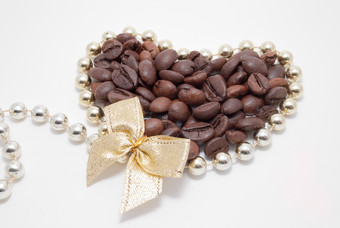 心形咖啡豆摄影图