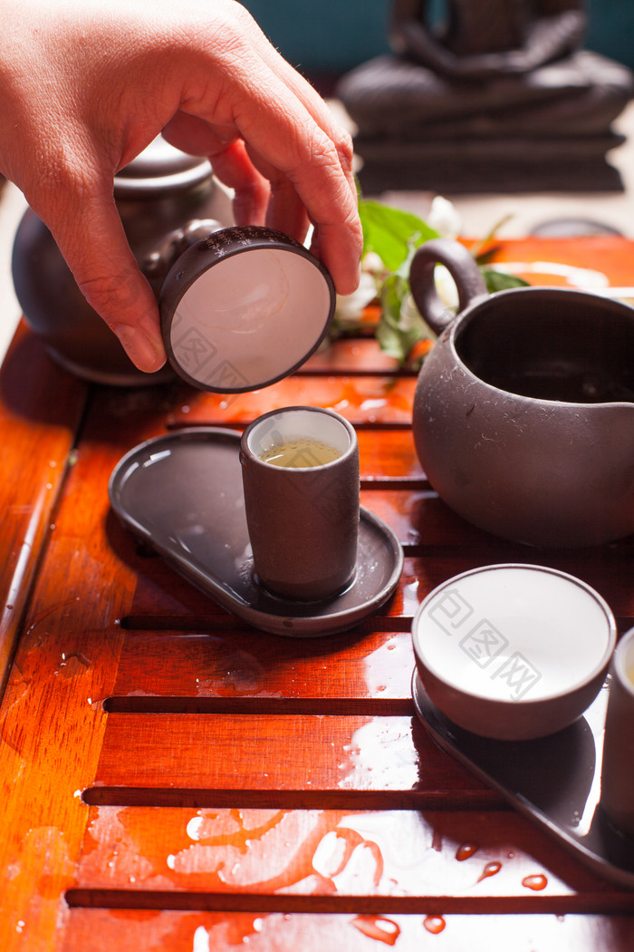 中国人喝茶品茶摄影图