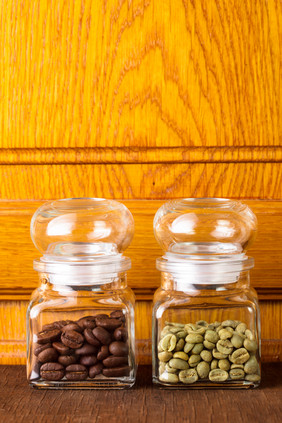 桌面上的咖啡豆