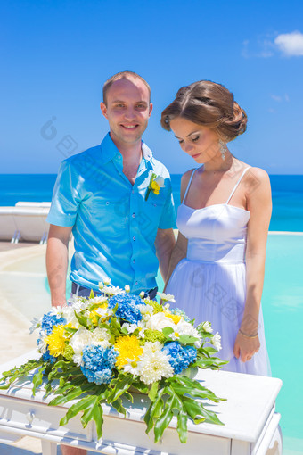 唯美风<strong>沙滩上</strong>的婚礼摄影图