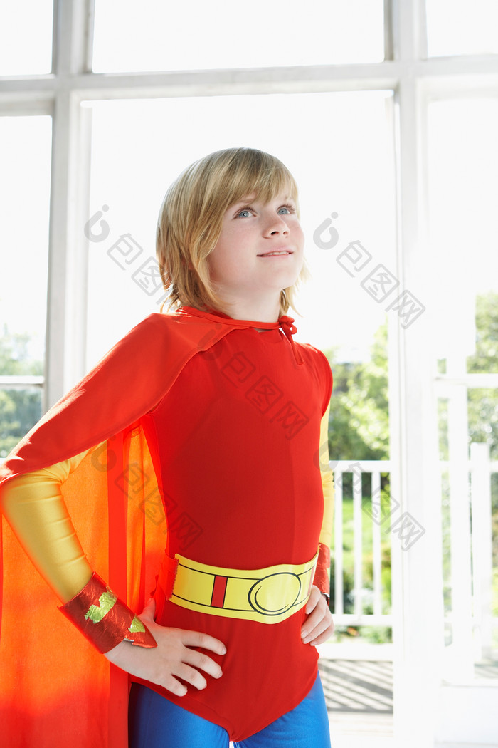 超人小男孩摄影图