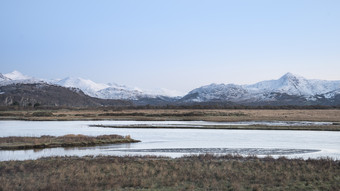 冬季<strong>雪山</strong>河流原野