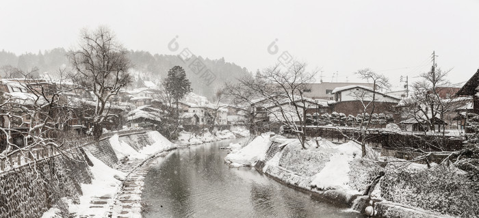 灰色冬季雪景河流