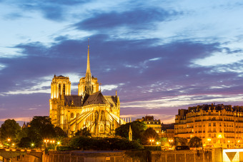 夜晚的巴黎圣母院夜景