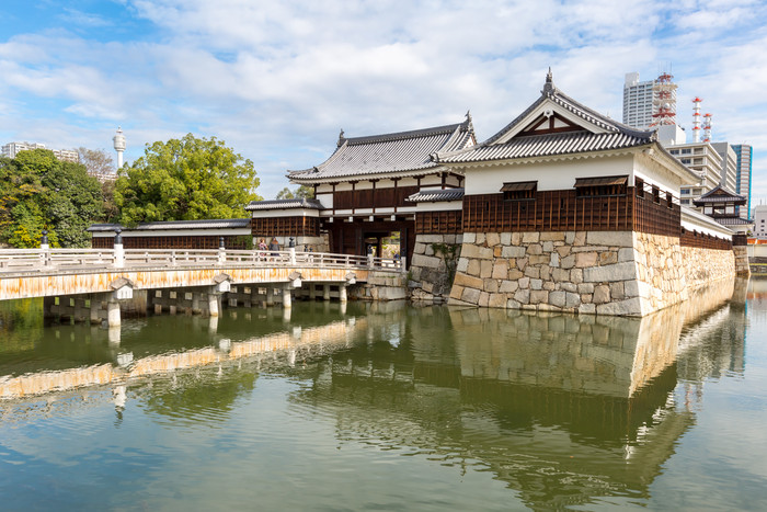 广岛河边房子建筑物