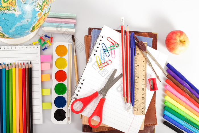 绘画工具和彩笔摄影图