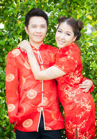结婚婚纱照男人女人夫妻微笑红色的<strong>礼服</strong>摄影