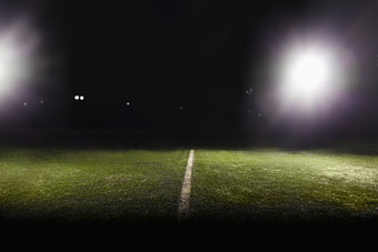 灯光下的足球场摄影图