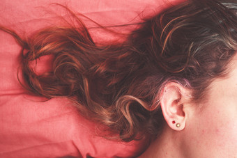 红色调美女头发摄影图