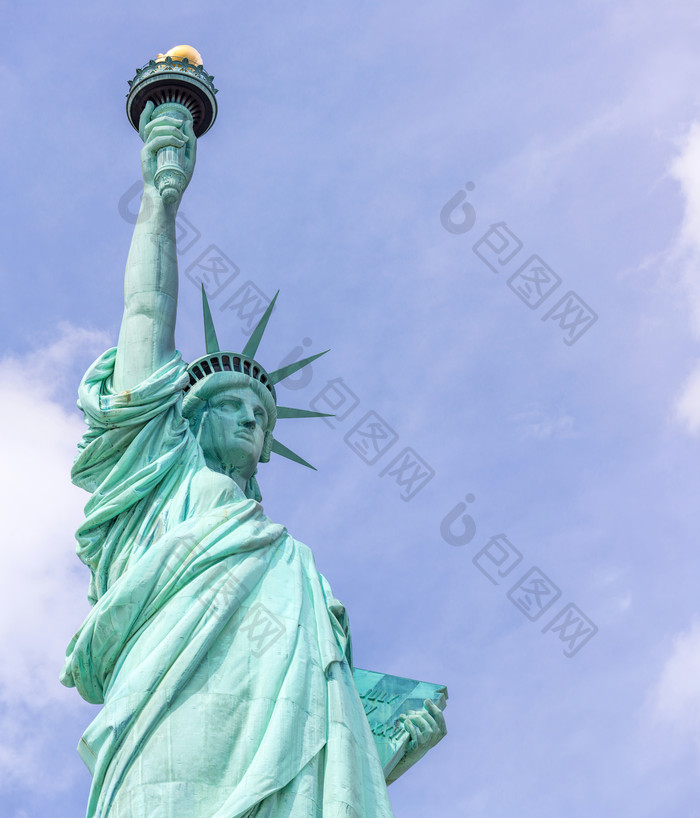 高大的自由女神像雕塑