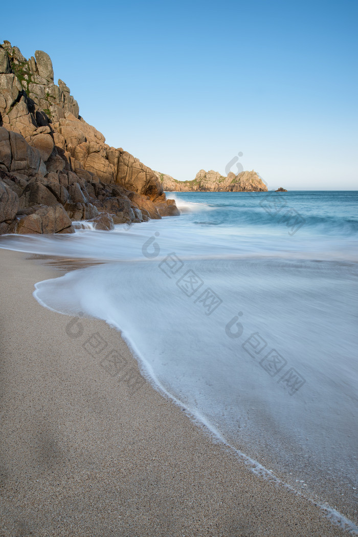 淡水湖海滩海浪摄影图