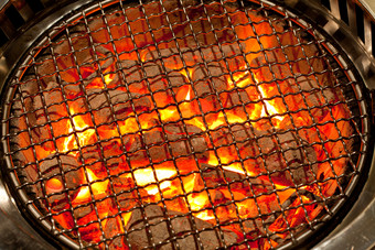 木炭燃烧火炉摄影图