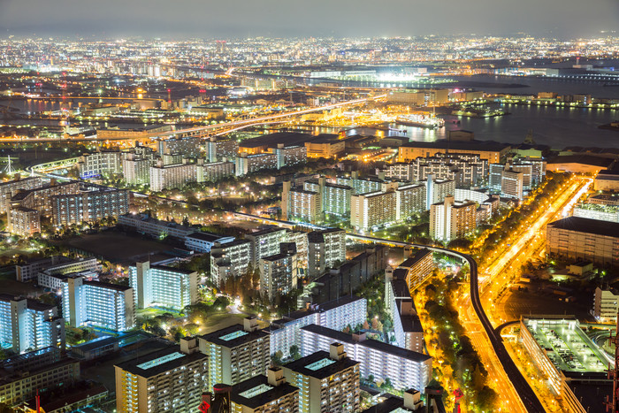 大城市建筑物公路俯视图