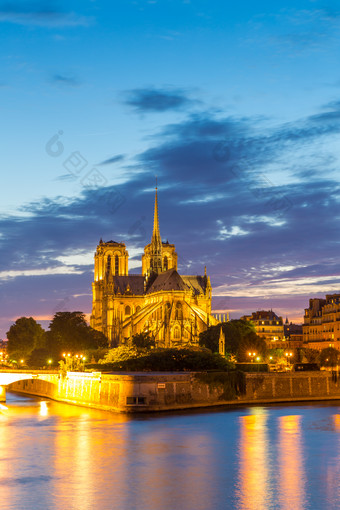 夜晚巴黎大教堂夜景
