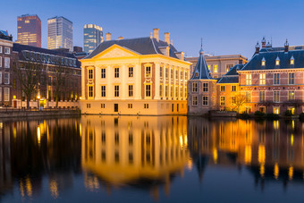 暗色调荷兰城市摄影图