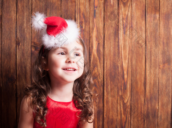 戴着圣诞帽的小女孩笑脸