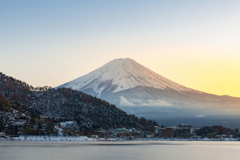 暗色调富士山<strong>摄影图</strong>