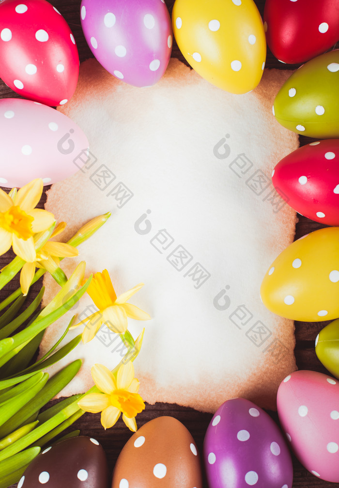 复活节彩蛋和花卉
