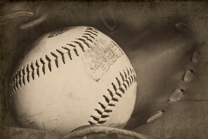 深色一个棒球摄影图
