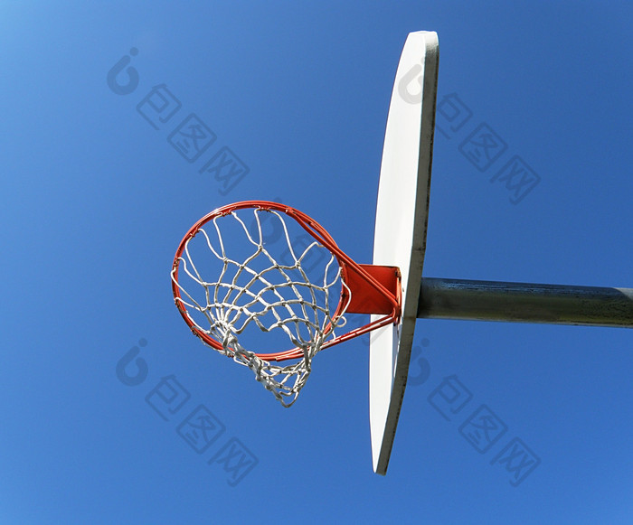 蓝色调篮球框摄影图