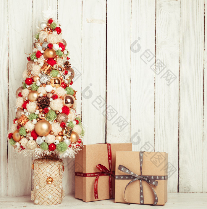 圣诞树和礼品摄影图