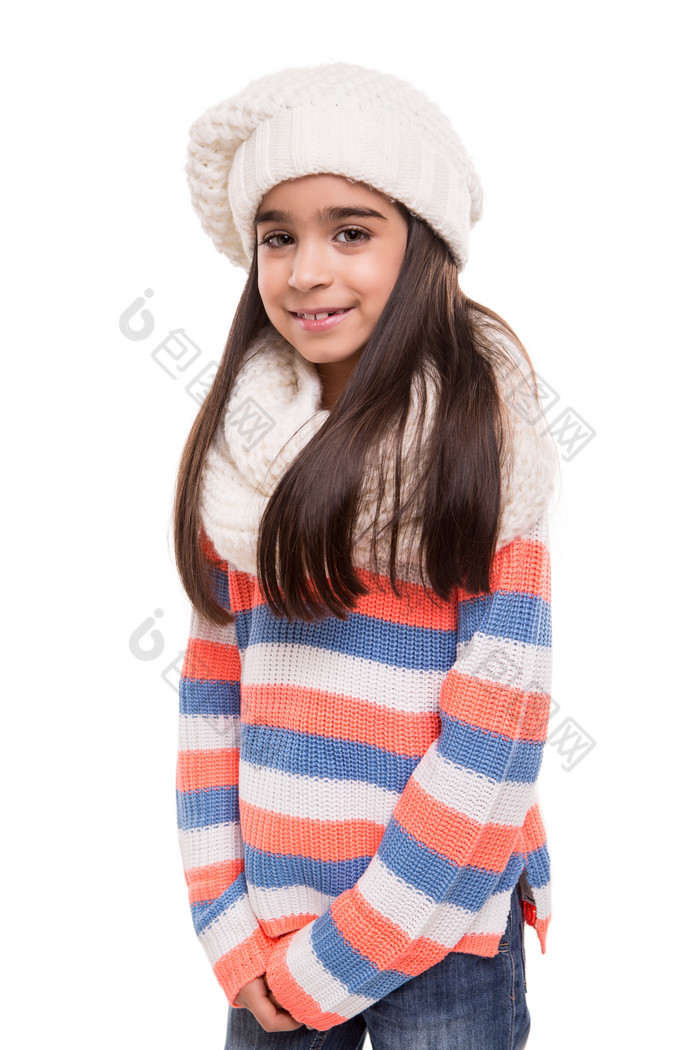 冬季保暖的小女孩