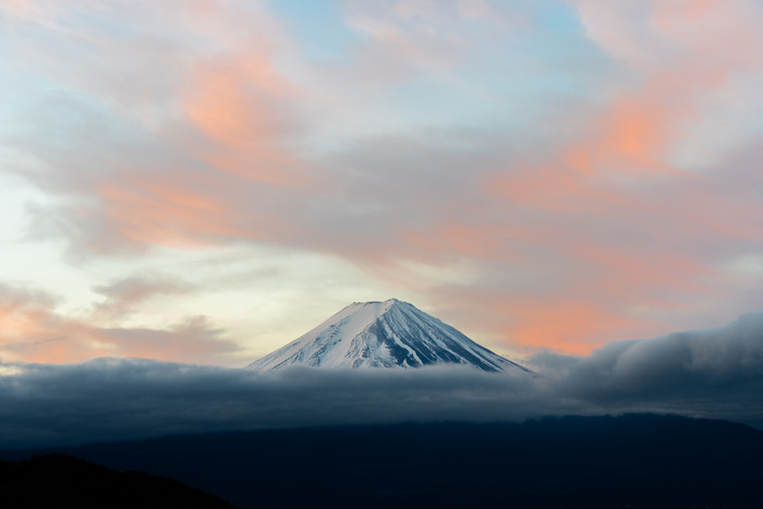 黎明时的日本富士山