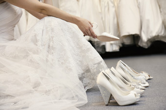 试婚鞋的新娘摄影图